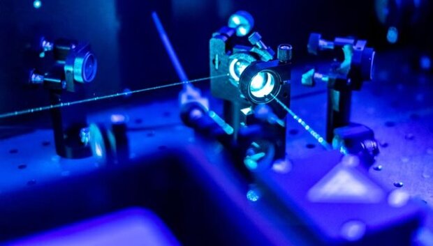 حمایت از توسعه کاربردهای لیزر و فوتونیک در صنایع پیشرفته و پزشکی