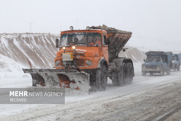 راه دسترسی ۷۰ روستای دلفان به علت بارش برف مسدود شد