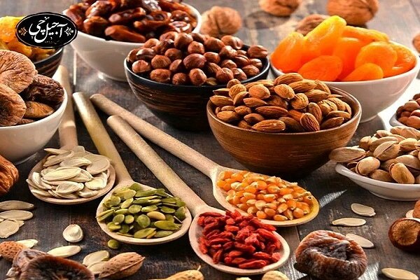 متخصص تغذیه: از مصرف بیش از حد آجیل و شیرینی بپرهیزید