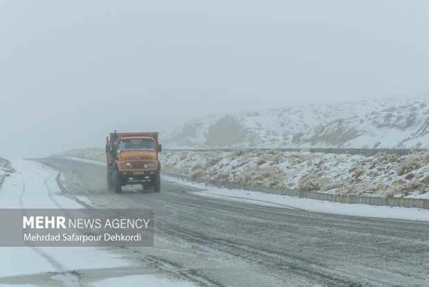 کولاک و انسداد گردنه‌های کوهستانی اصفهان؛ از سفرهای غیرضروری بپرهیزید