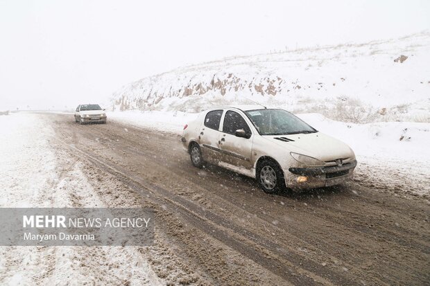 جاده‌های کوهستانی مازندران برفی و لغزنده است