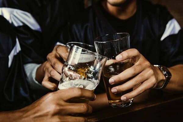 نگهداری و خرید و فروش مشروبات الکلی چه مجازاتی دارد؟