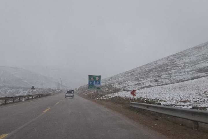 بارش برف و مه‌گرفتگی محورهای خراسان شمالی را دربرگرفت