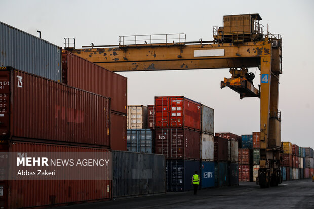 رسوب ۵ میلیون تن کالای اساسی در بنادر؛ تعرفه پایین انبارداری مقصر اصلی