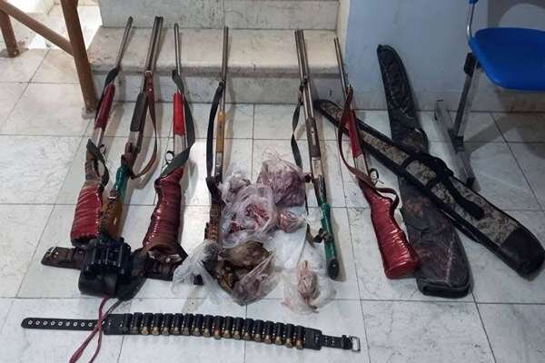 زارع: ۱۴ قبضه سلاح و ۵۶ لاشه جانوری در مازندران کشف شد