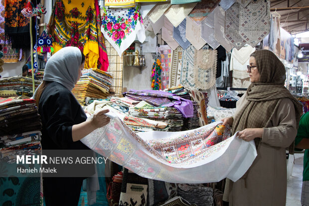 بازارچه مشاغل خانگی زنان در کاشان افتتاح شد