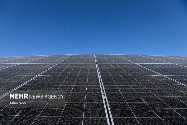 اعطای تسهیلات احداث نیروگاه‌های خورشیدی در فارس آغاز شد