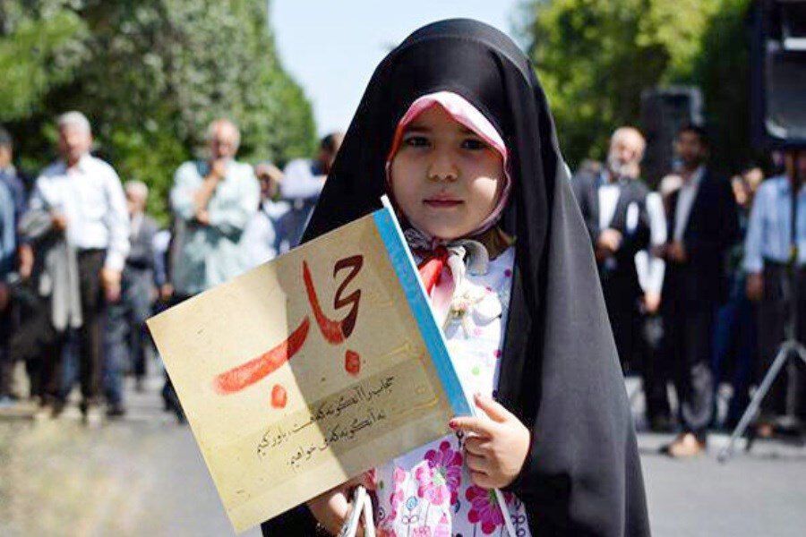 پوشش اسلامی ایرانی؛ سپری برای کرامت زن و راهی برای احیای بنیان خانواده