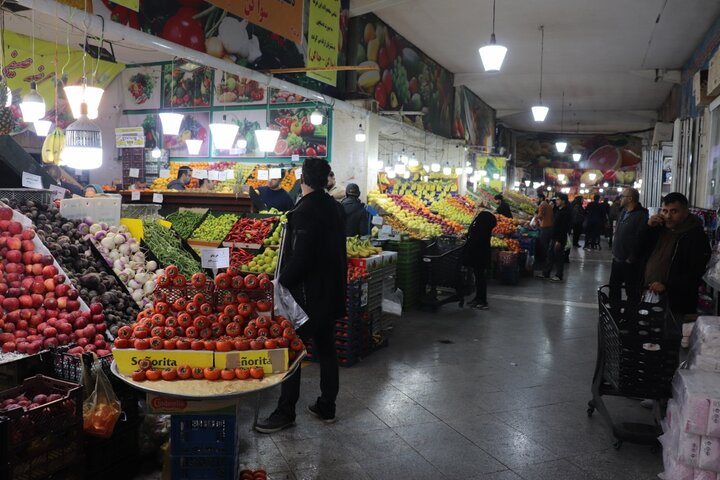 بررسی قیمت‌های اقلام موردنیاز یک خانوار برای دورهمی شب یلدا