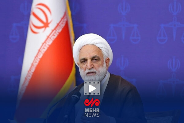 اژه‌ای: نقد با ادبیات نامناسب اثر آن را کم می‌کند