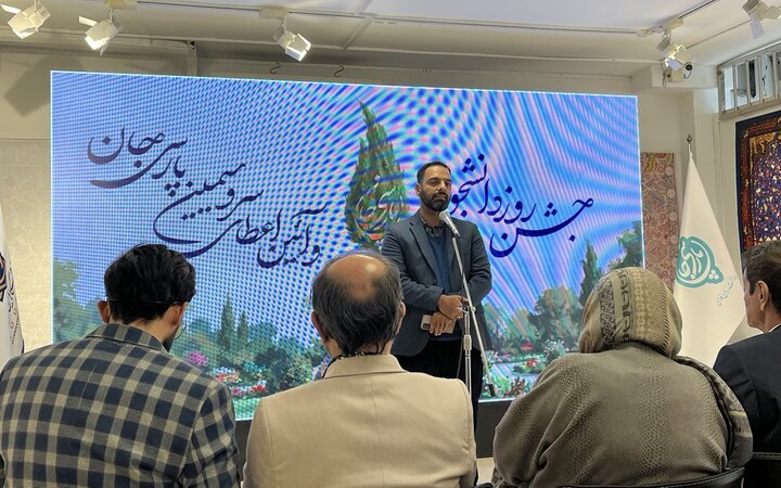 قدمعلی سرّامی، بلرام شکلا و پیامرسان بله برگزیدگان جایزه «پارسیجان»