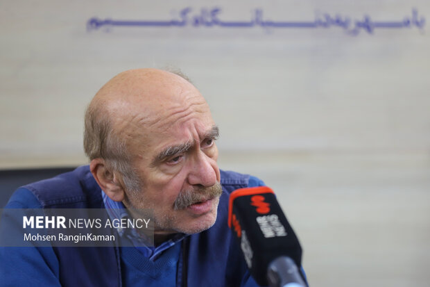 تفکری در حال کوبیدن تلویزیون است؛ مشکل امروز ما نه حجاب است نه رقص!