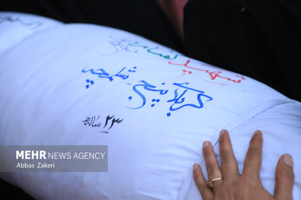 تشییع و خاکسپاری پیکر مطهر شهید گمنام در روستای گرده صفر باقری بندرعباس