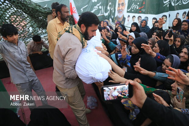 تشییع و خاکسپاری پیکر مطهر شهید گمنام در روستای گرده صفر باقری بندرعباس