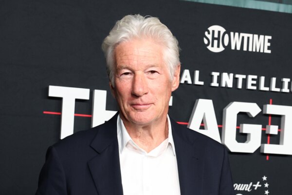 ریچارد گر معتقد است مستند دالایی لاما کیفیت درمانی دارد