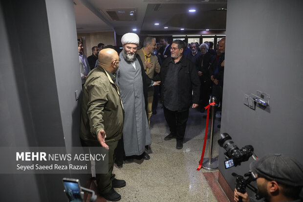 نمایشگاه آثار نقاشی عبدالحمید قدیریان با عنوان نقل «نور آمد»