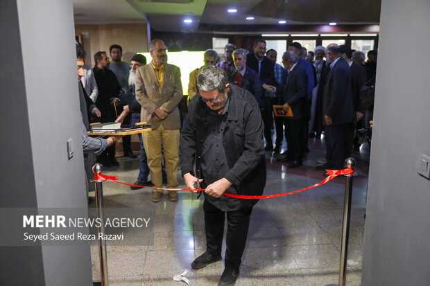 نمایشگاه آثار نقاشی عبدالحمید قدیریان با عنوان نقل «نور آمد»