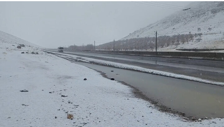 گردنه‌های الموت و آوج در قزوین سفیدپوش شدند