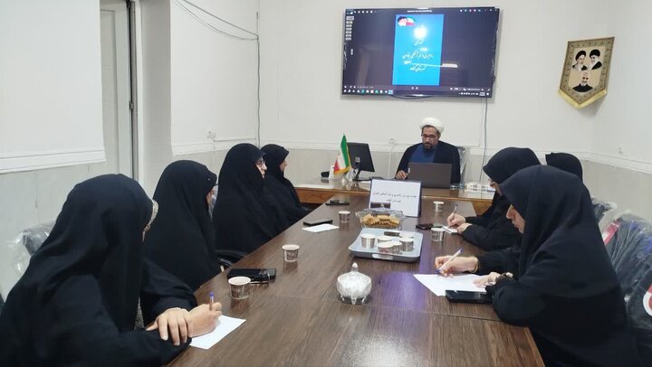 نشست شورای راهبری بانوان در گناوه برگزار شد