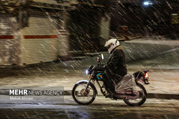بارش برف در زنجان
