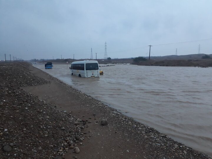 کندی تردد در مسیر دهلران-اندیمشک به علت آبگرفتگی