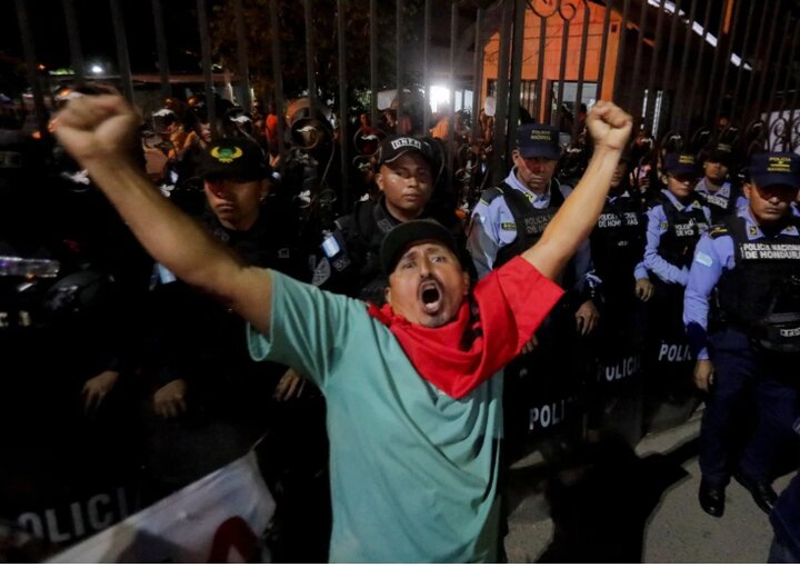 هندوراس در آستانه آشوب سیاسی و اعتراضات خیابانی