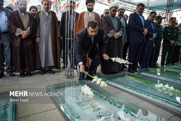 گلباران مقبره شهید دستغیب