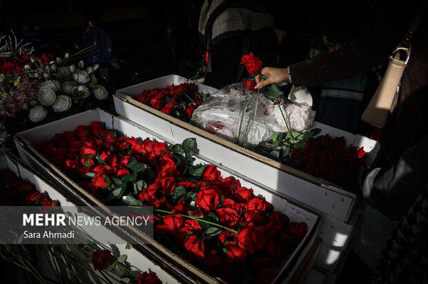 حال و هوای بازارهای مشهد به مناسبت روز مادر