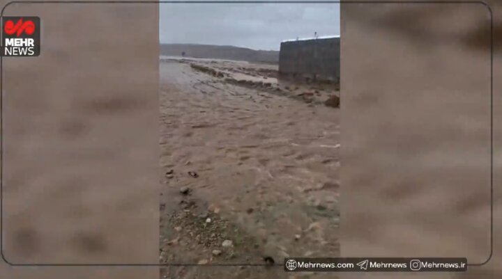 مسدود شدن محورهای روستایی در پلدختر به دنبال سیلاب