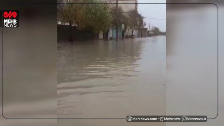 جاری شدن سیلاب در روستای آقاجان رومشکان