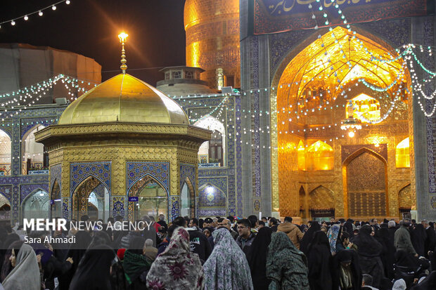 حال و هوای حرم امام رضا (ع) همزمان با ایام میلاد حضرت فاطمه (س)