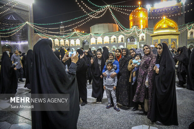 حال و هوای حرم امام رضا (ع) همزمان با ایام میلاد حضرت فاطمه (س)