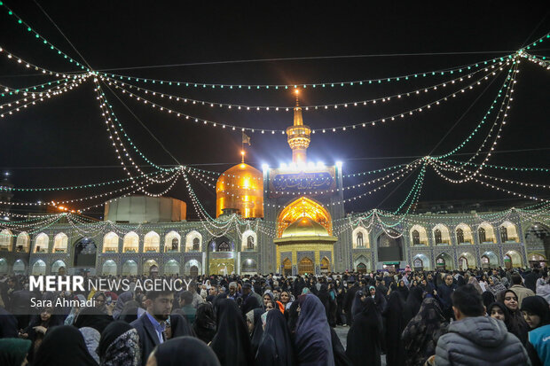 حال و هوای حرم امام رضا (ع) همزمان با ایام میلاد حضرت فاطمه (س)