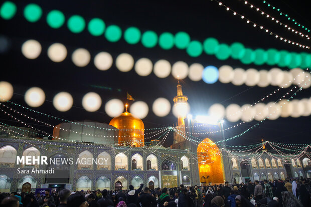 حال و هوای حرم امام رضا (ع) همزمان با ایام میلاد حضرت فاطمه (س)