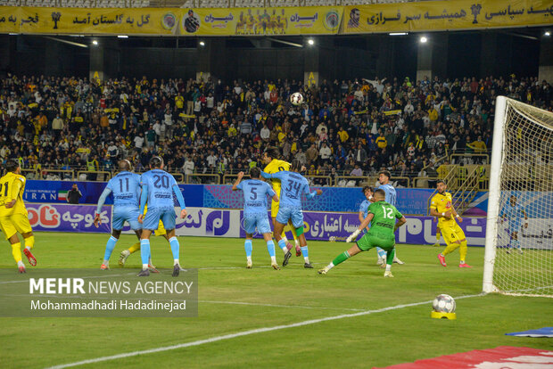 پیروزی چادرملو برابر استقلال خوزستان و تساوی دو تیم در نیمه اول