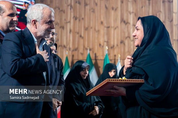 تجلیل از مادران و همسران شهدای جنگ ۱۲ روزه