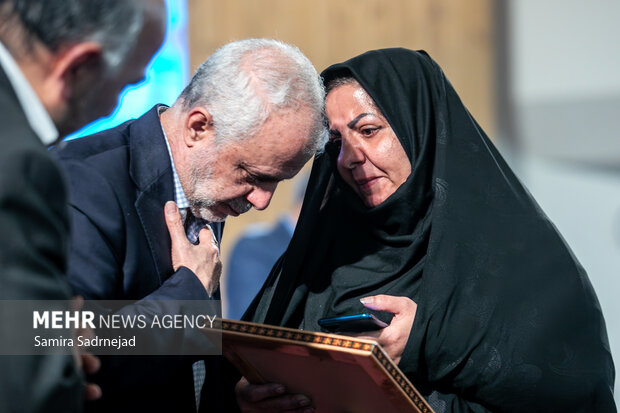 تجلیل از مادران و همسران شهدای جنگ ۱۲ روزه