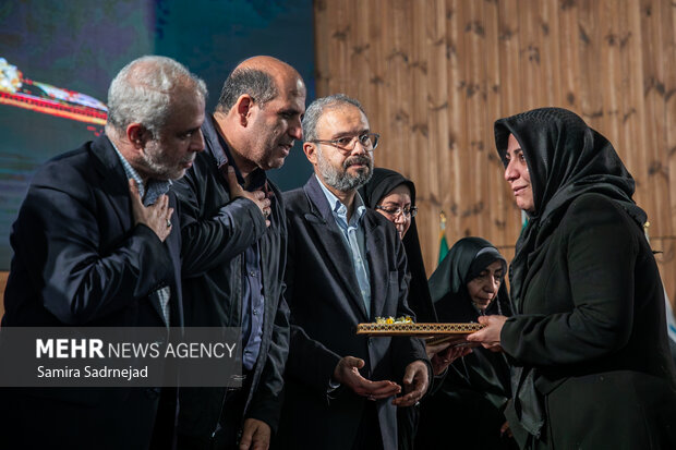 تجلیل از مادران و همسران شهدای جنگ ۱۲ روزه