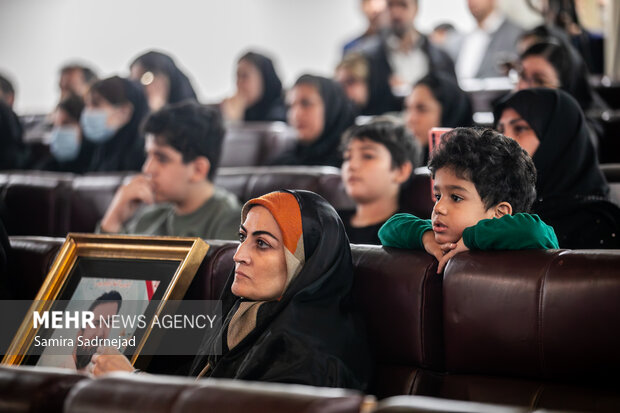 تجلیل از مادران و همسران شهدای جنگ ۱۲ روزه