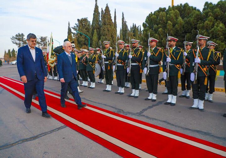 وزیر کشور برای بهرهبرداری از چند پروژه عمرانی و صنعتی وارد یزد شد