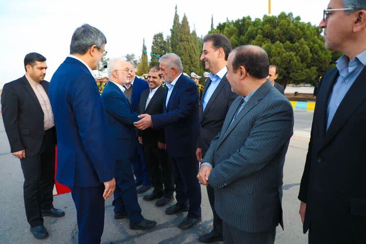 وزیر کشور برای بهرهبرداری از چند پروژه عمرانی و صنعتی وارد یزد شد