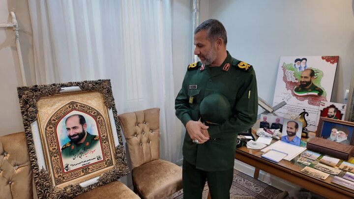 دیدار فرمانده لشکر عملیاتی ۲۹ حضرت نبی اکرم با خانواده سردار کرمی