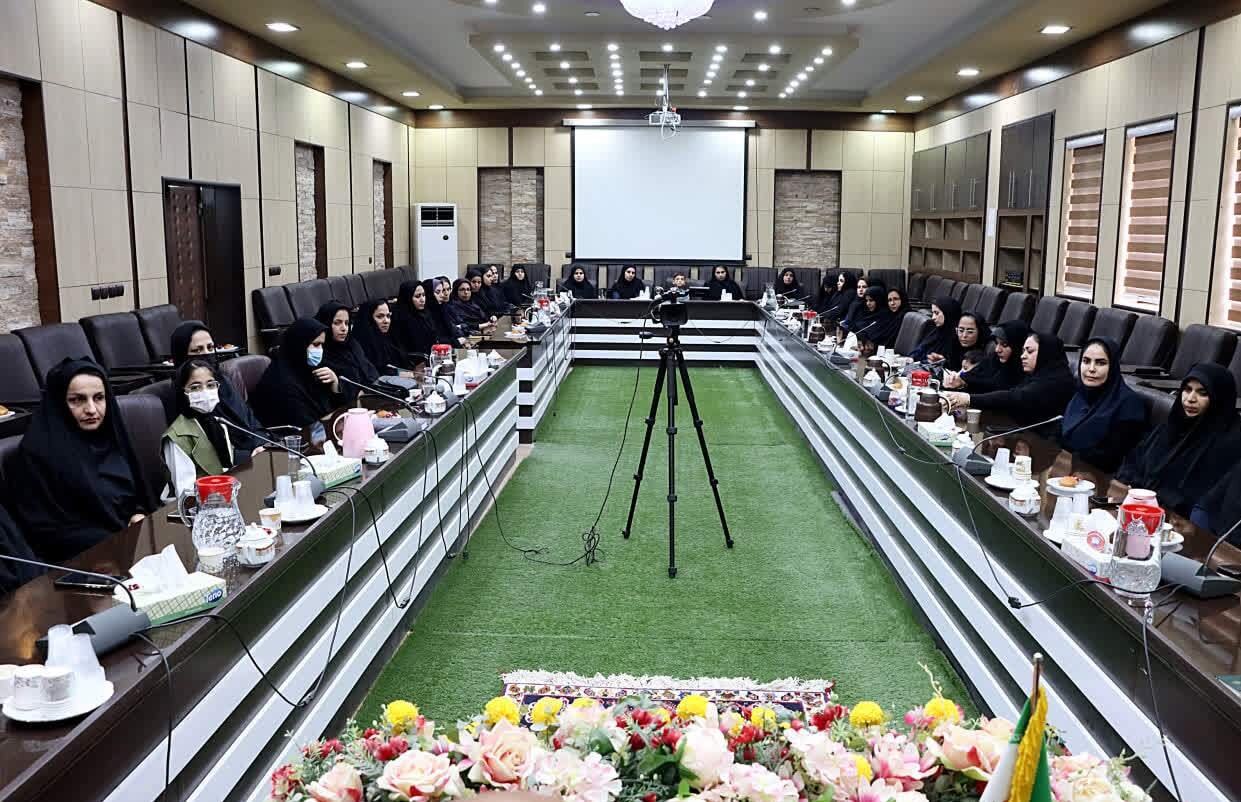 فرماندار دشتی: بانوان در مدیریت شهرستان نقش آفرین هستند