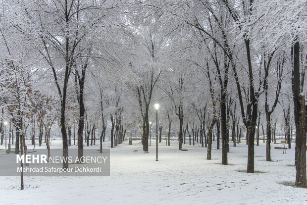 برف و باران در راه لرستان