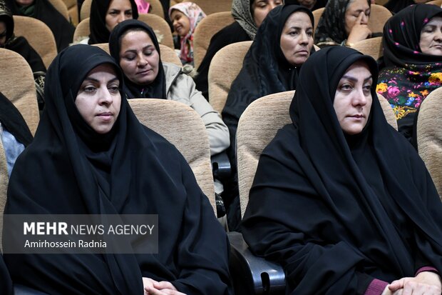 آیین اهدای ۲۲۰ سری جهیزیه در بیرجند