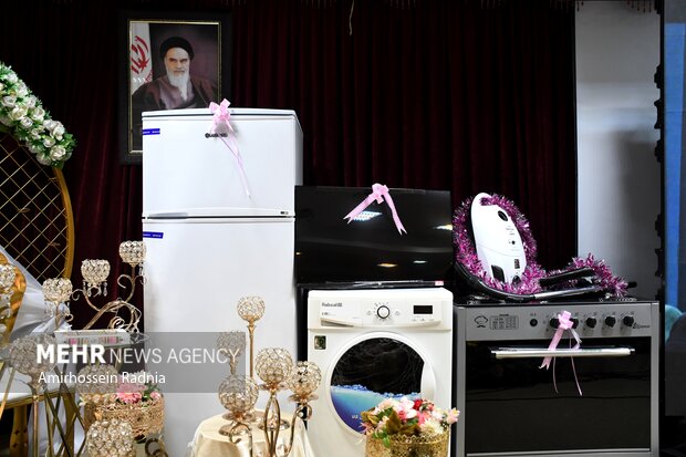 آیین اهدای ۲۲۰ سری جهیزیه در بیرجند