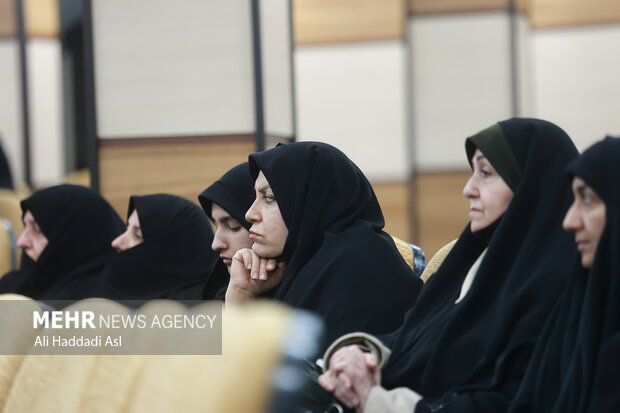 نشست رئیس سازمان تبلیغات اسلامی با بانوان همکار