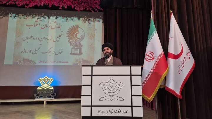 بانوان فداکار هلال‌احمر طی ۱۲ روزه جنگ نقش خود را به زیبایی ایفا کردند