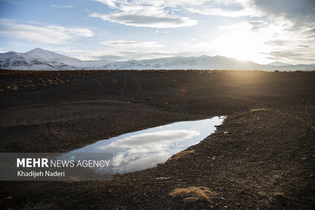 کوه های اطراف روستای حسن رباط اصفهان