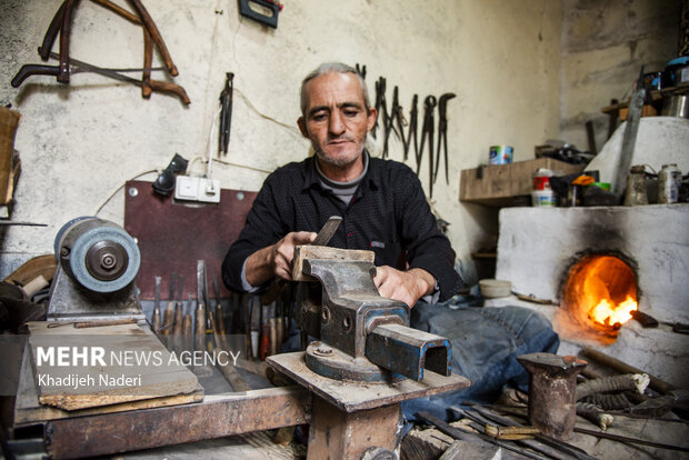 آقای جباری ،چاقو ساز قدیمی روستای حسن رباط اصفهان